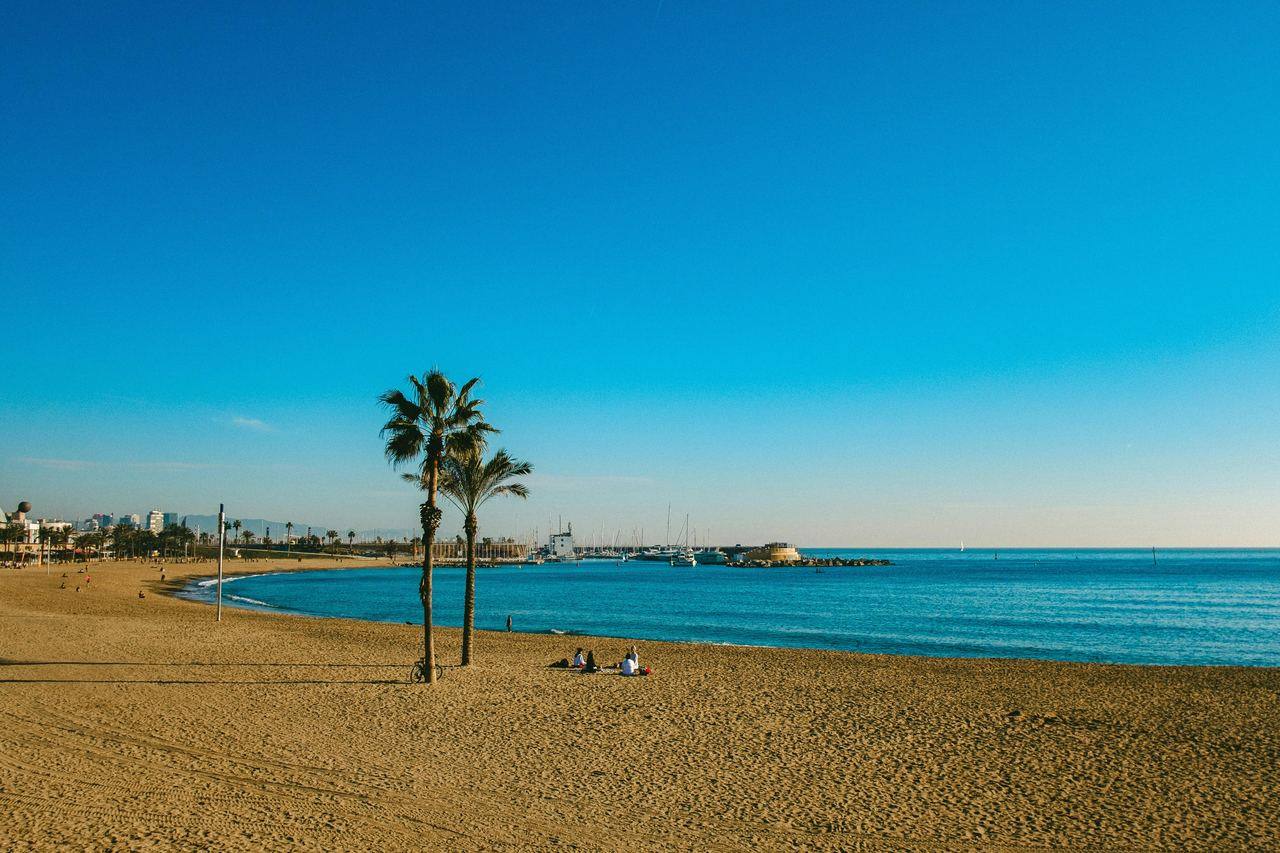 Benalmádena Holiday Rental Calendar — When Peak, Shoulder and Low Season Actually Run