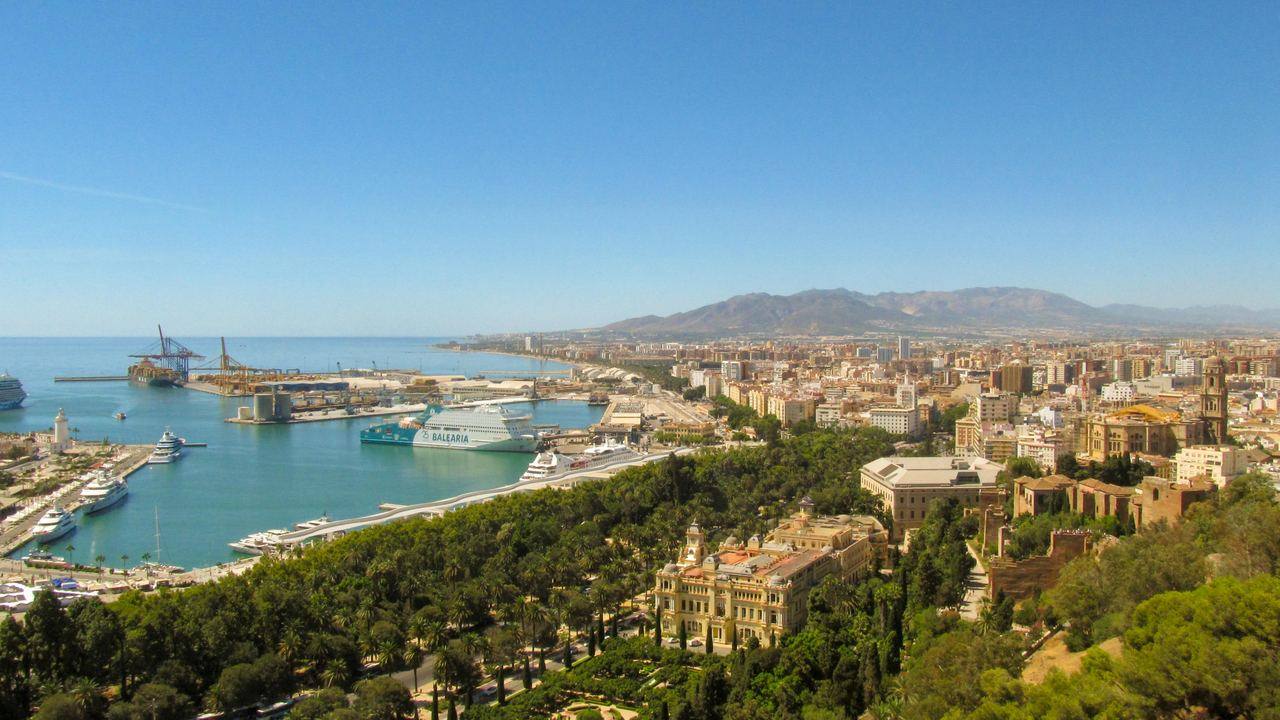 Direct bookings in Benalmádena: how to shift the channel mix without losing the platforms